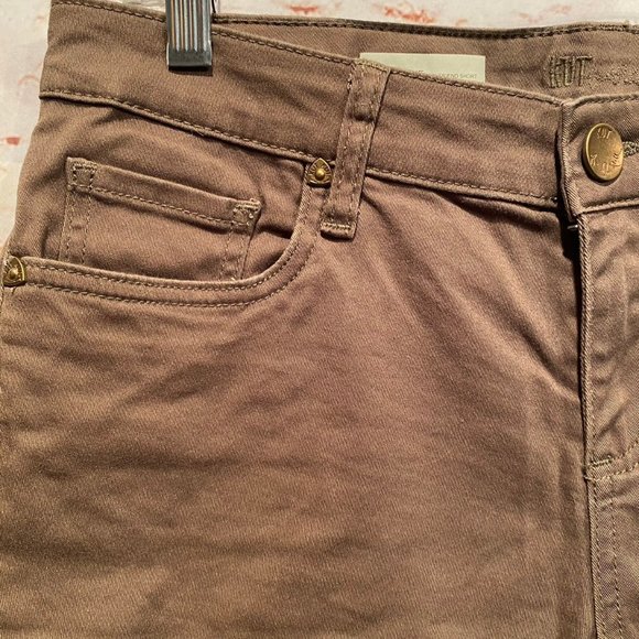 Kut from kloth Cathrine shorts Olive Green 8 knee - Picture 3 of 11